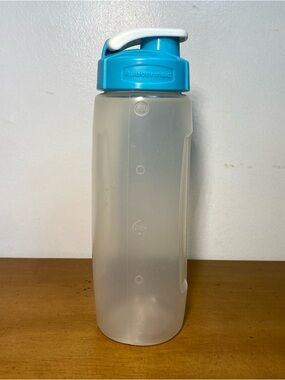 Rubbermaid Servin Saver 20 oz Water Bottle Flip Top Cup Pour Spout Lid Blue